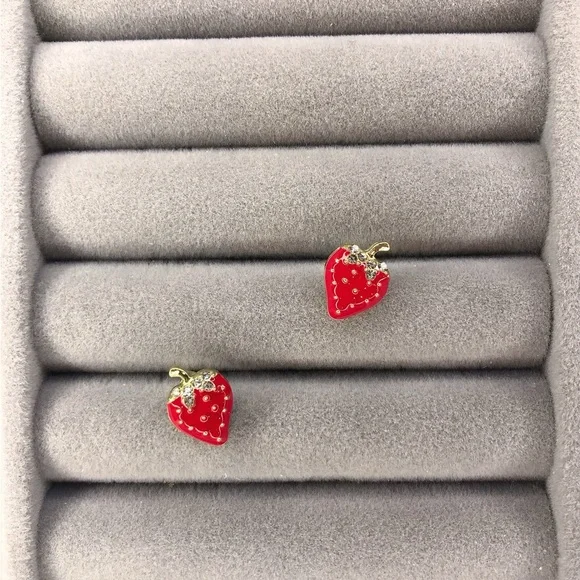 ✨Cute Red Strawberry Earrings - Picture 4 of 7